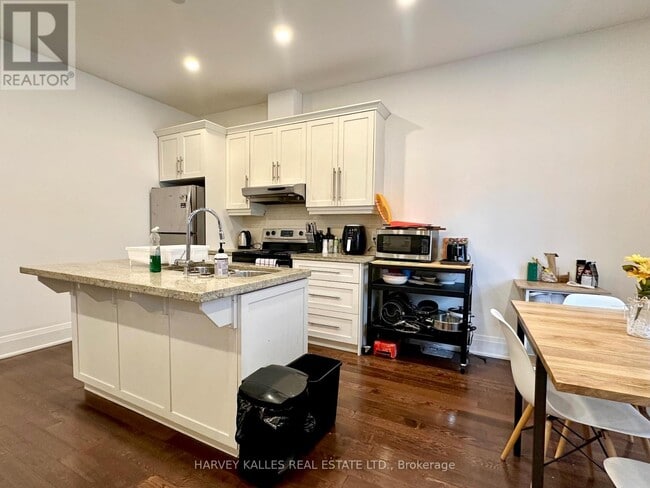 Building Photo - 543 Palmerston Blvd