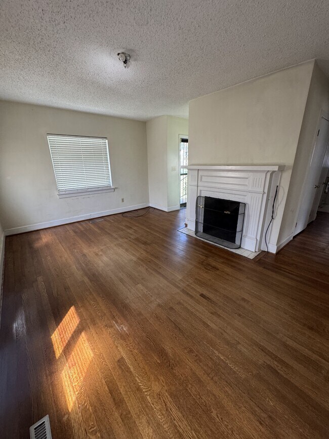 Foto del edificio - 2407 Cornell Dr NW