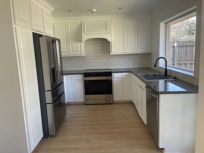 Foto del edificio - 5311 Emerson Ave