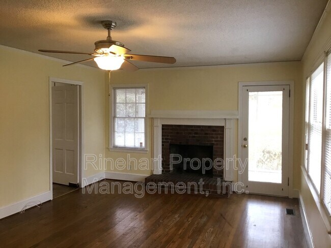 Foto del edificio - 3016 Hilton Rd