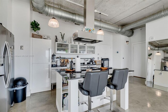 Foto del edificio - 10 SW South River Dr
