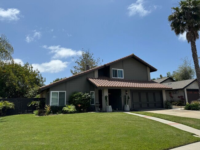 Large lot and front and backyard - 2411 El Bosque Ave