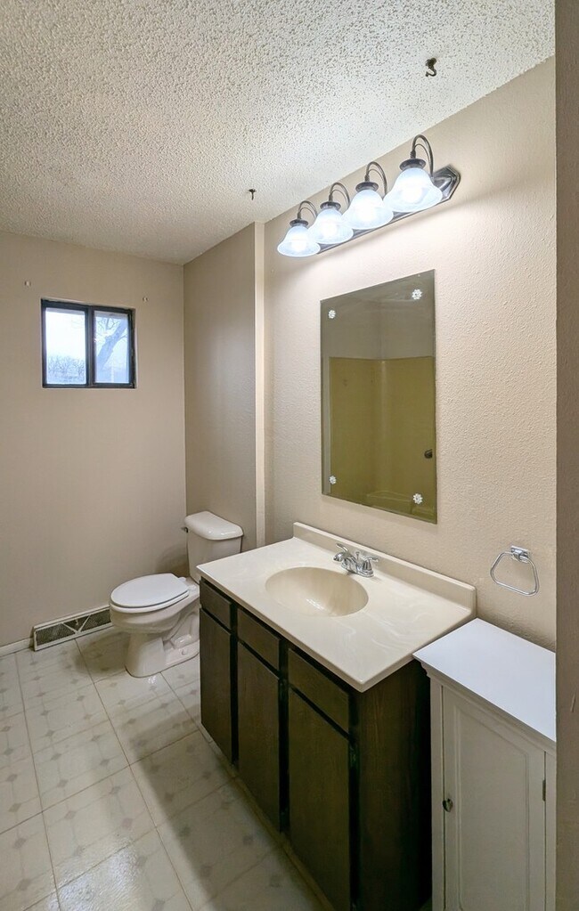 Foto del edificio - 1413 Kinsey Ave