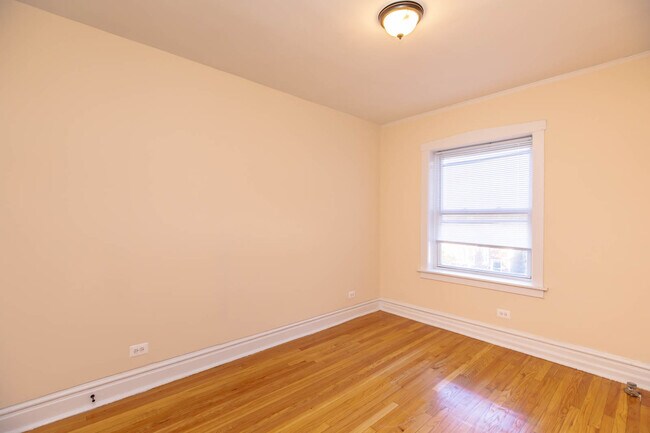 Foto del edificio - 4412 N St Louis Ave