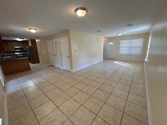 Foto del edificio - 70 Cypress Ln