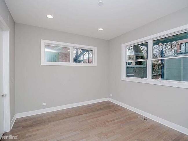 Building Photo - 1024 N Honore St