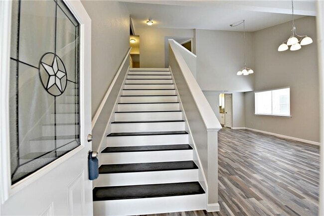Building Photo - 13003 Sinton Ln