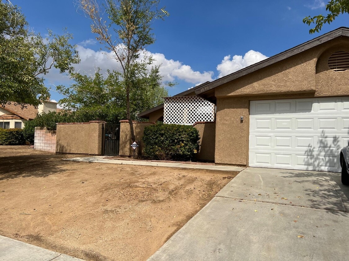 1339 E Ave Q13, Palmdale, CA 93550 House Rental in Palmdale, CA