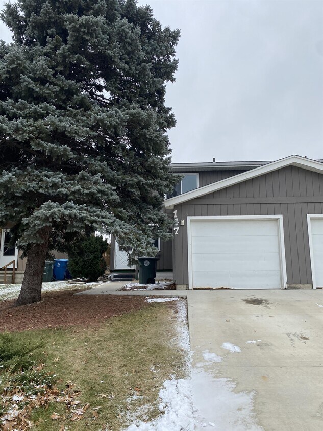 Foto principal - 147 W Park Ln