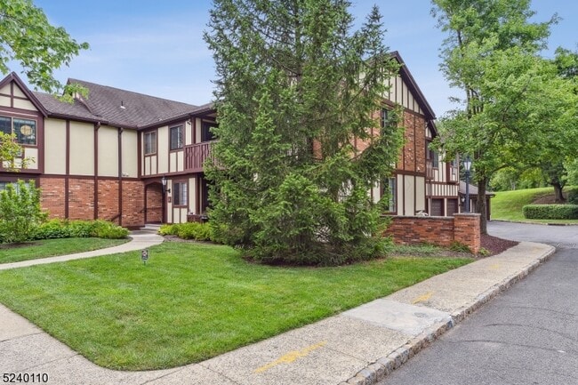 Building Photo - 3 Avon Ct