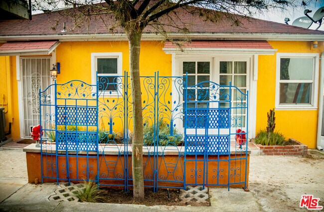 Foto del edificio - 2420 Teviot St