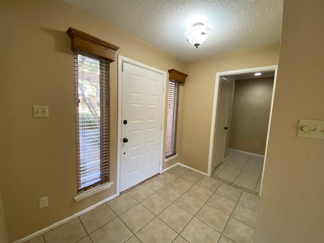 Entry Way with 2 Extra Closets - 105 Quail Run