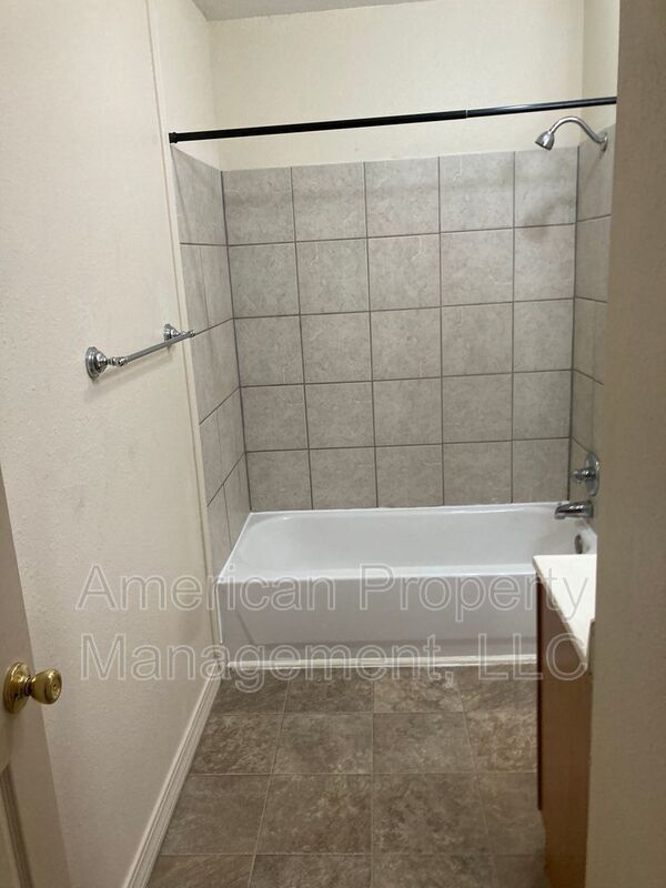 Foto del edificio - 940 N Ross Ave