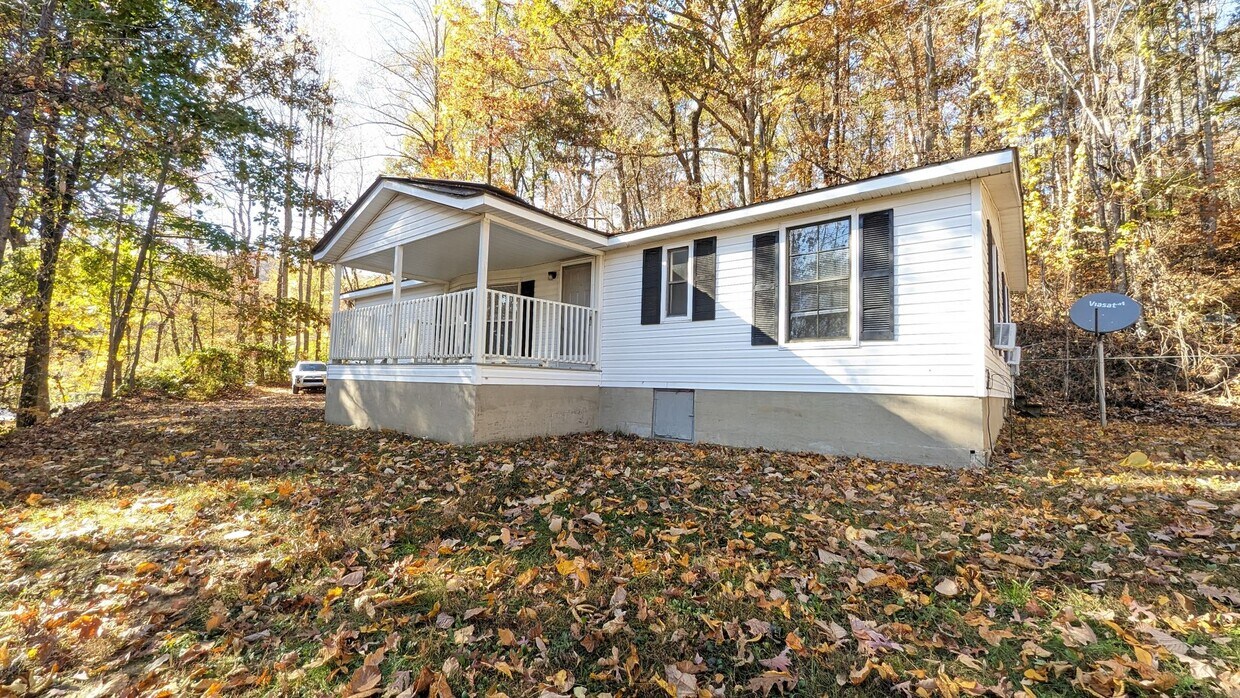 3/2 Home 1128 sqft Quite location House Rental in Zirconia, NC