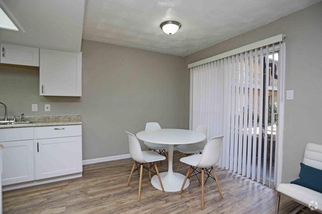 1BR,1BA - 540SF - COMEDOR - Hart House Apartments