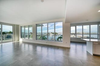 Building Photo - 920 N Osceola Ave