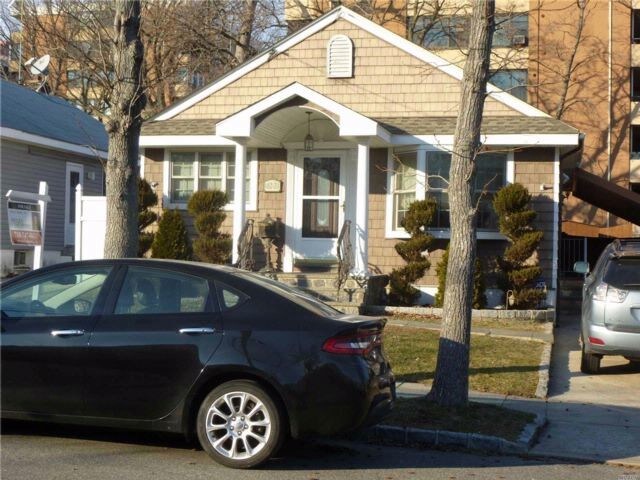 Primary Photo - 162-31 12th Ave
