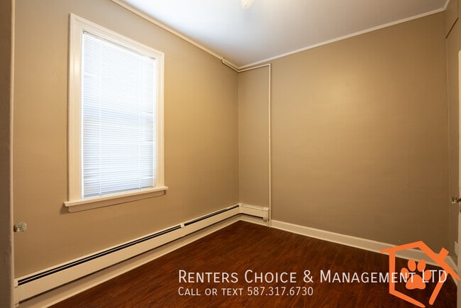 Building Photo - 2 Bedroom Pet Friendly, Utilities Included...