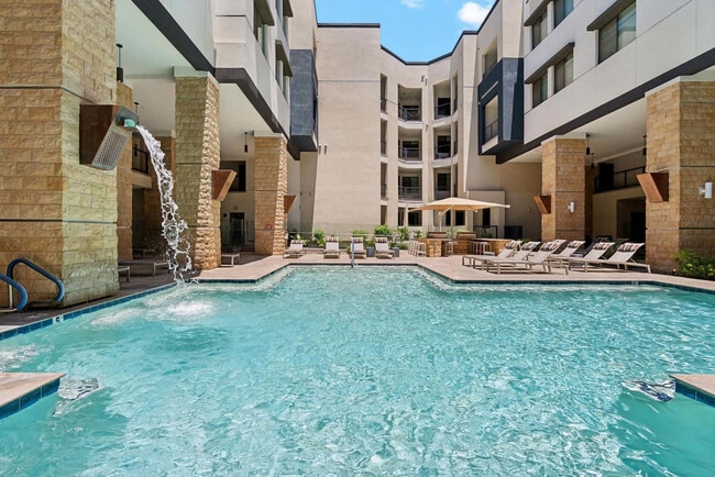 Foto del edificio - 15501 N Dial Blvd