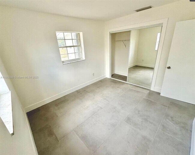 Foto del edificio - 19201 NW 36th Ave