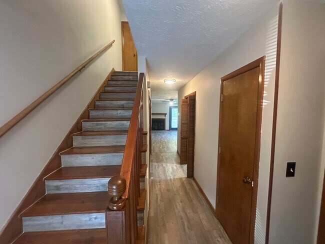 Building Photo - 1202 Huntsman