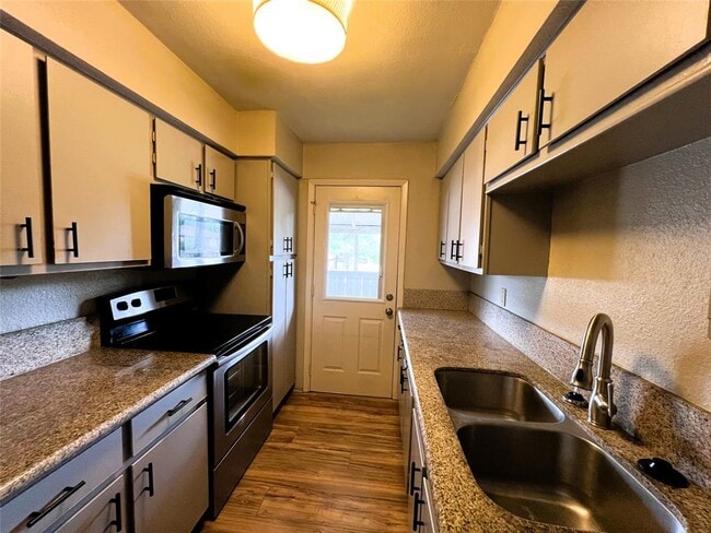 Building Photo - 5652 Birchmont Dr
