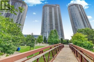 Building Photo - 151 Village Green Square