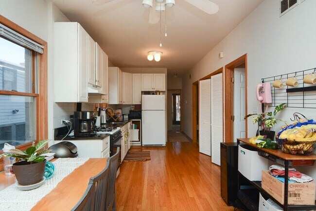 Foto del edificio - 1351 N Wolcott Ave
