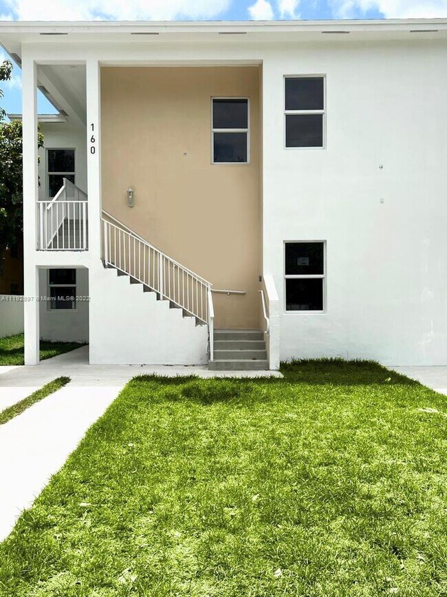 Foto del edificio - 160 NE 57th St