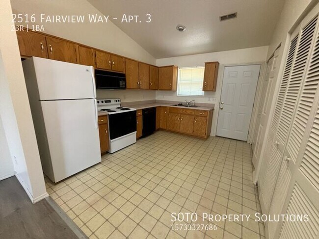 Building Photo - 2BD/1BA Duplex