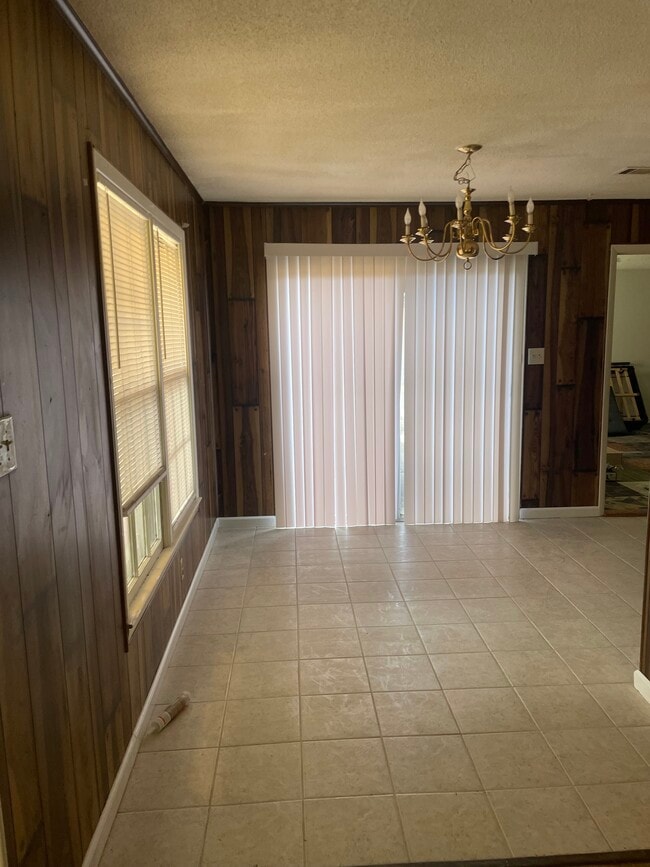 Super dining area - 106 Henry St