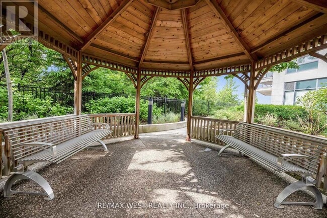 Building Photo - 840-1840 Queens Plate Dr
