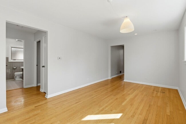 Foto del edificio - 556 Barton Ave