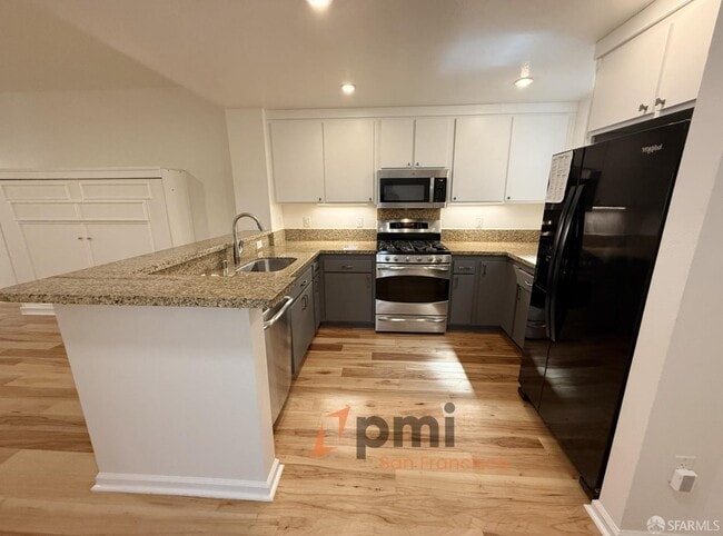 Building Photo - 301 Crescent Ct