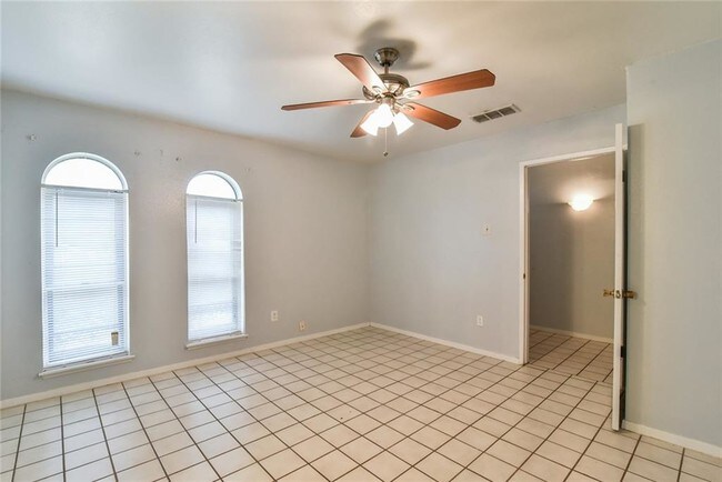 Building Photo - 130 Sheffield Dr