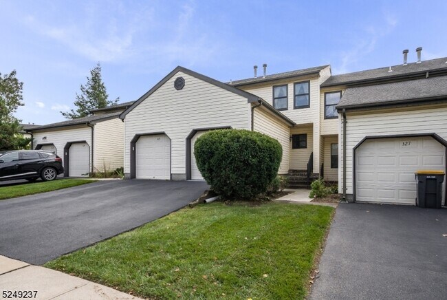 Building Photo - 326 Larch Ct