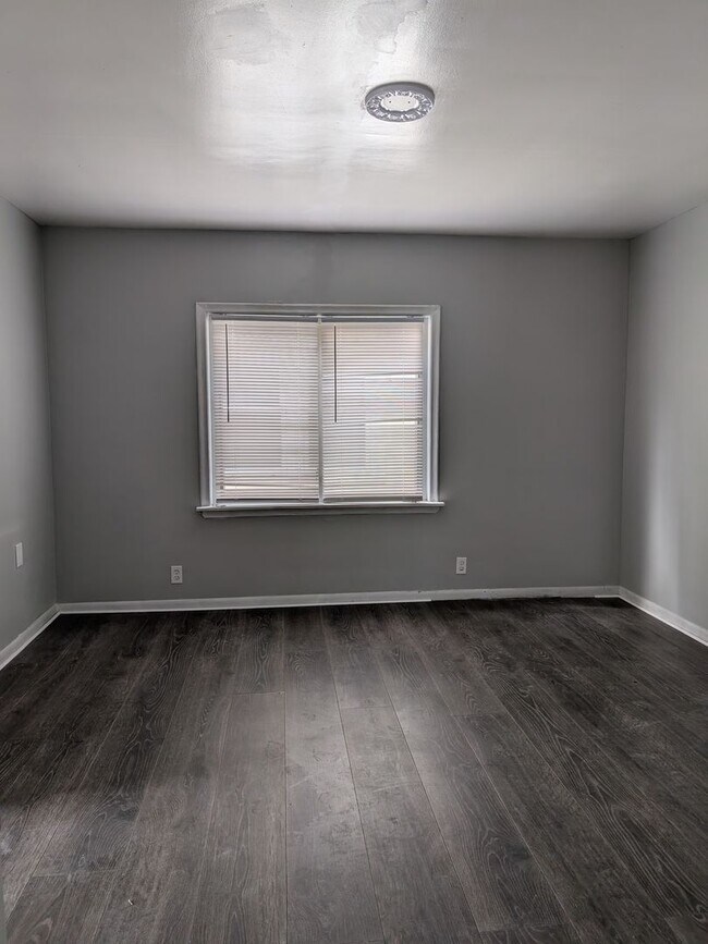 Foto del edificio - 19137 Norwood-4 BEDS & 2 BATHS FOR RENT!