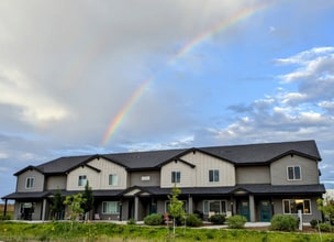 Building Photo - Beautiful 3 Bed 2.5 Bath Townhome in North East Fort Collins!