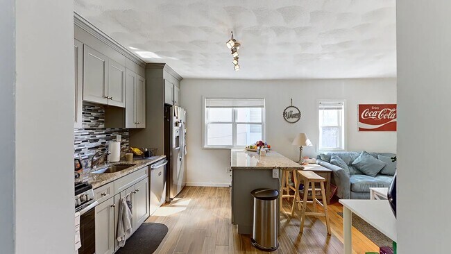 Building Photo - Somerville 5bed 2bath available 9/1/2026 - Modern Apartment $4995