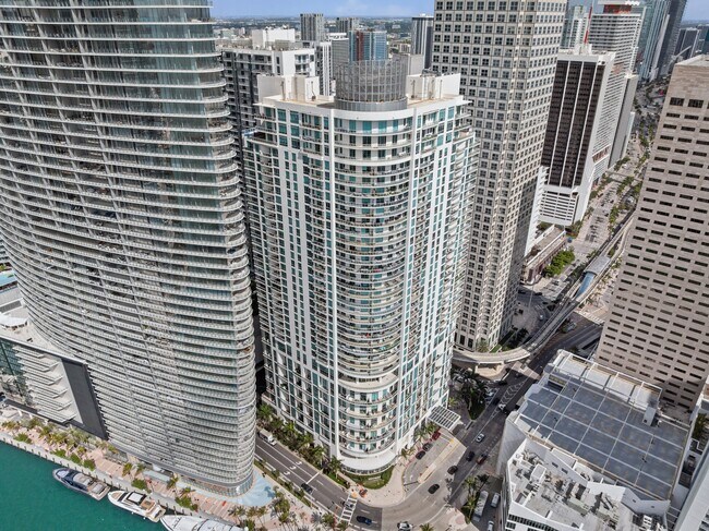 Building Photo - 300 S Biscayne Blvd