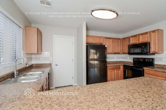 Building Photo - 10904 W Minnezona Ave