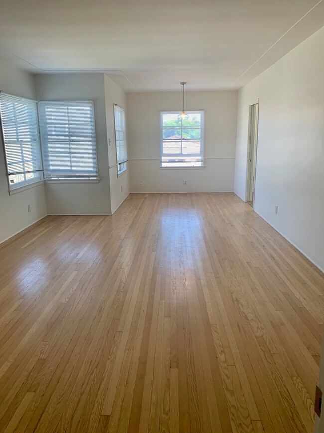 Living Room/Dining Room - 1134 W 85th St