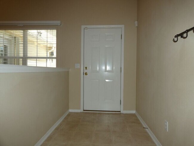 Foto del edificio - 8249 Carriage Ln
