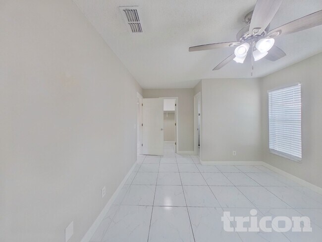 Foto del edificio - 2550 Mill Run Blvd