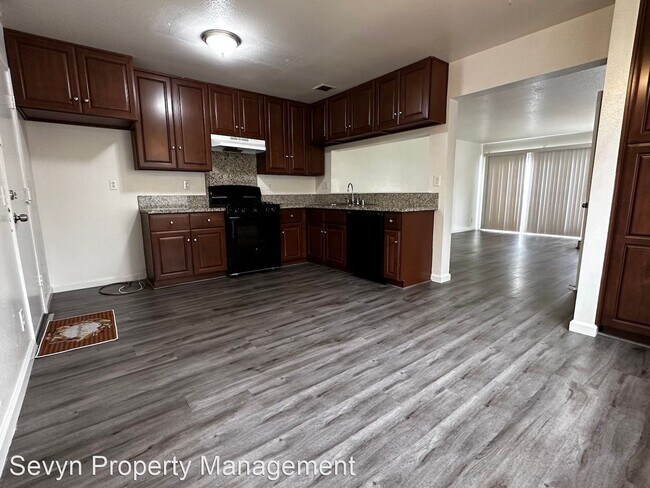 Building Photo - 2 br, 1.5 bath House - 1111 W. Francis Str...