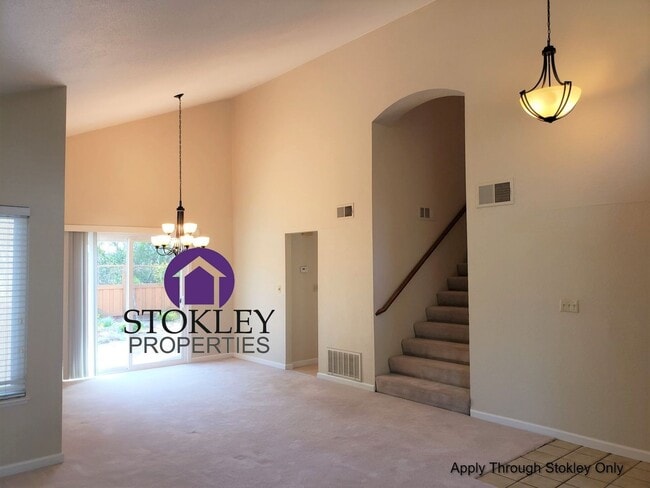 Photo - 517 Mesa Verde Pl House