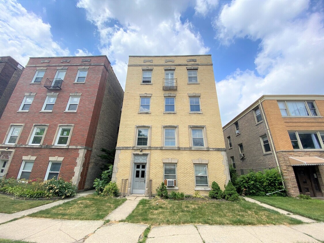 Primary Photo - 6028 N Francisco Ave