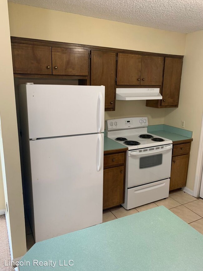 Building Photo - 3 br, 1.5 bath House - 377 Pinedale Cir*