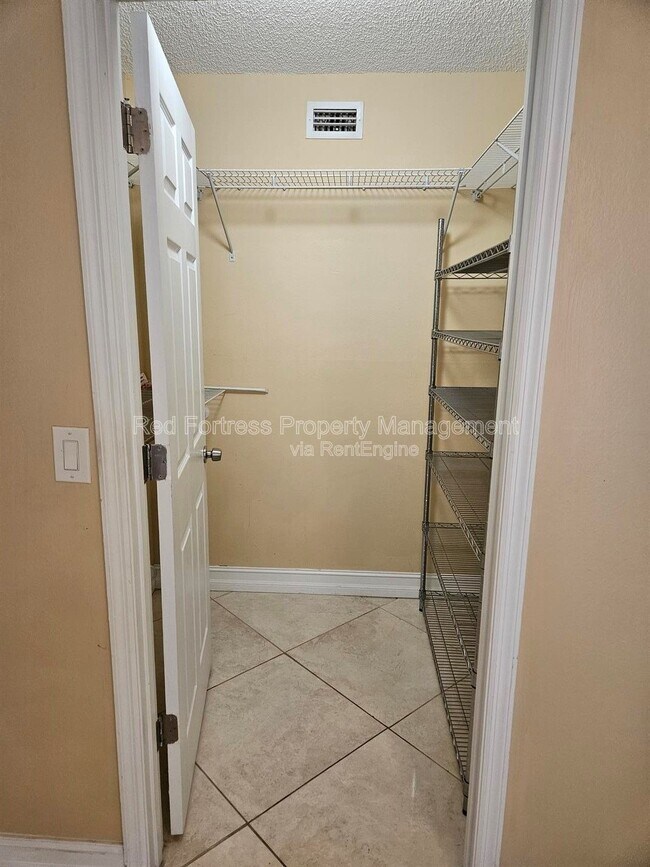 Foto del edificio - 13571 Eagle Ridge Dr