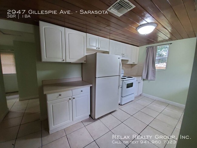 Foto del edificio - 2947 Gillespie Ave